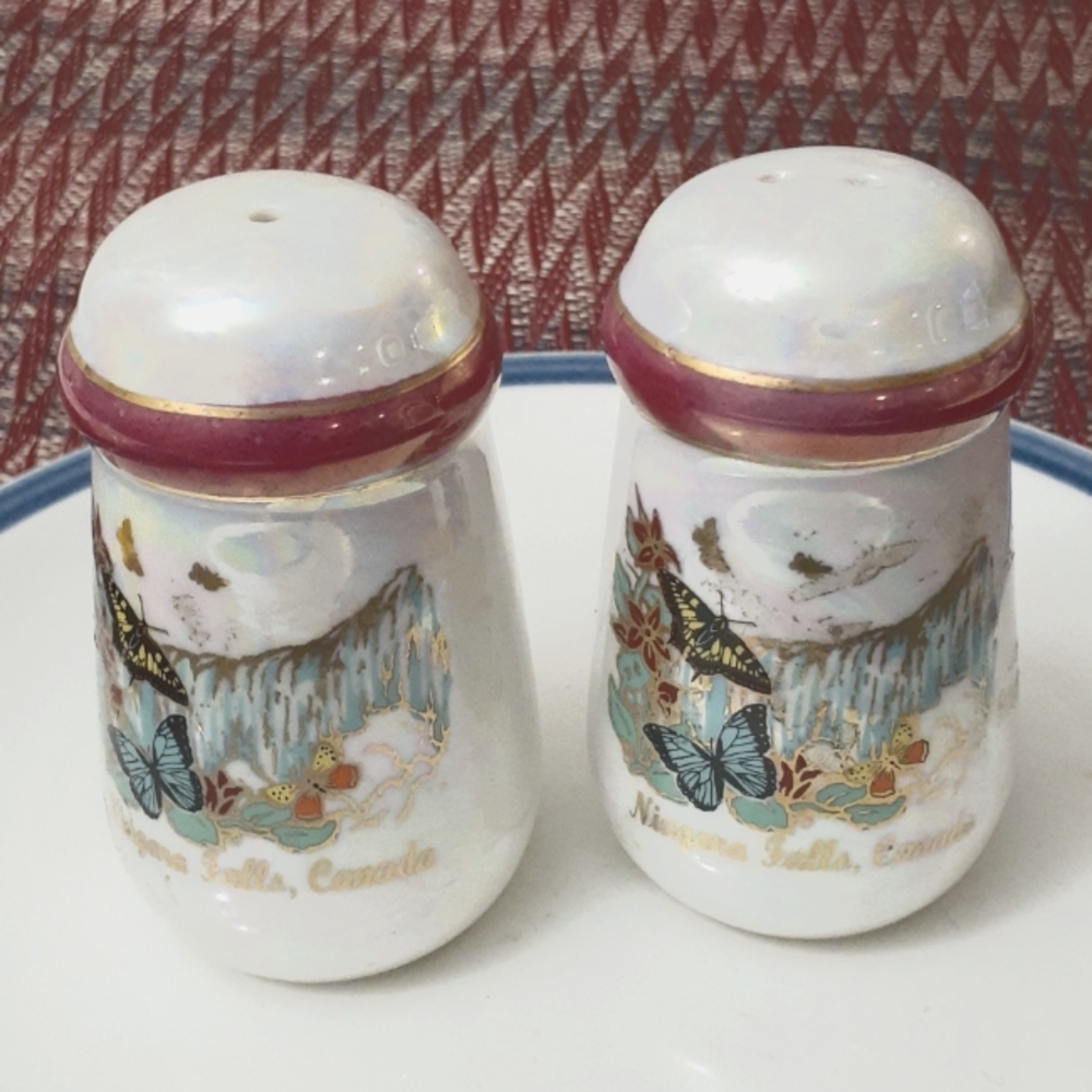 SALT AND PEPPER SHAKES